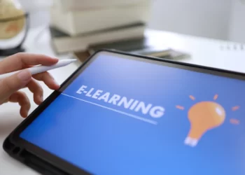 EY Academy of Business rozwija ofertę e-learningu